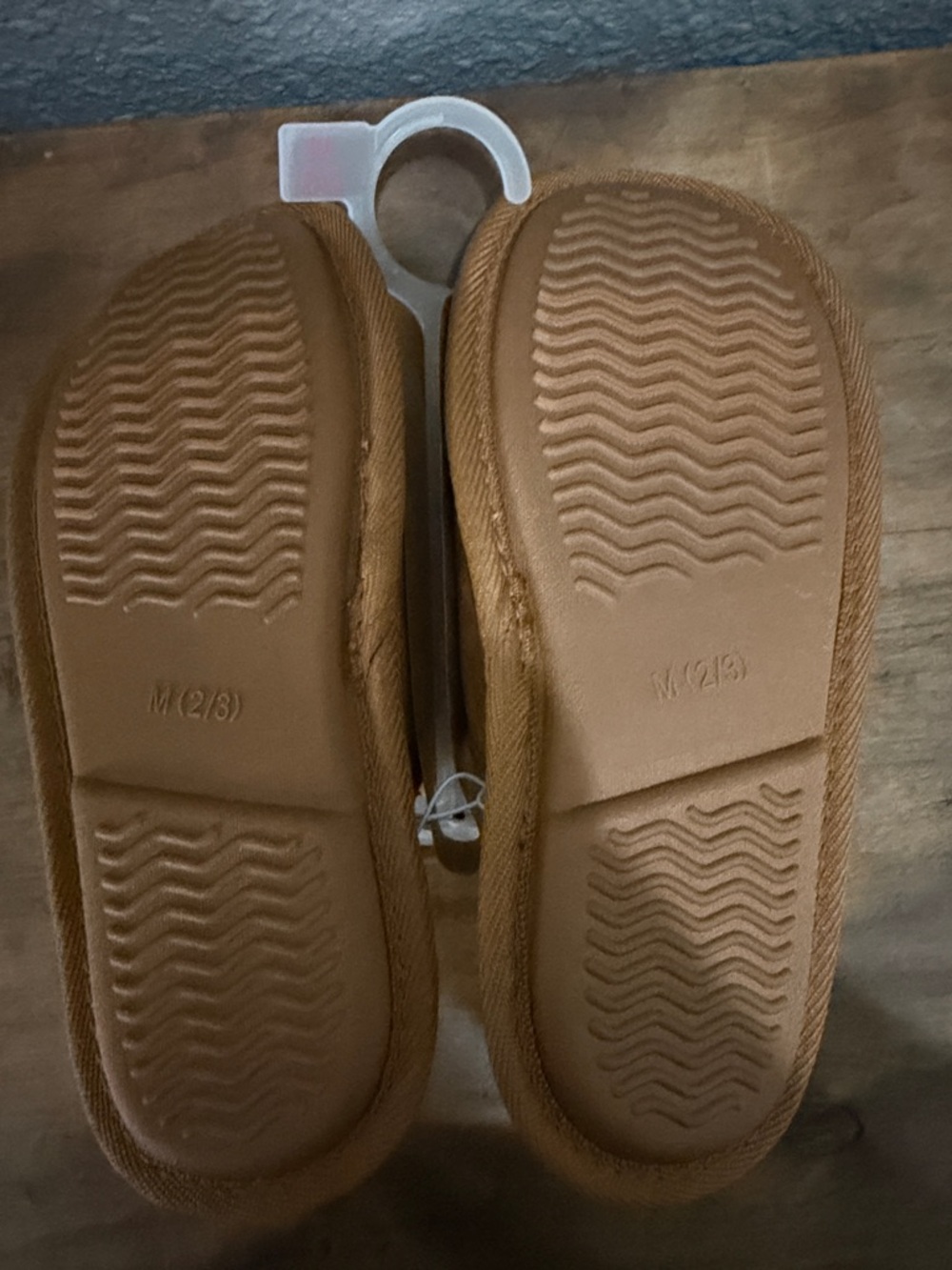 Cat &Jack Cozy Faux Suede Shearling Lined Slippers - Camel size 2/3 - Picture 6 of 6